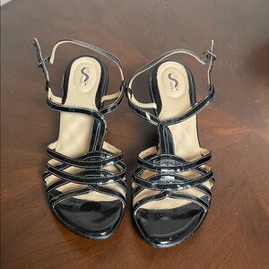 Women's Soft Walk Black patent leather, Strappy Sandals size 8 1/2M